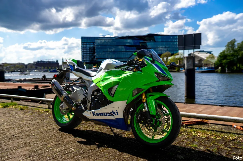 Feestelijke Kawasaki Ninja ZX-6R is een ongelooflijke knalraket